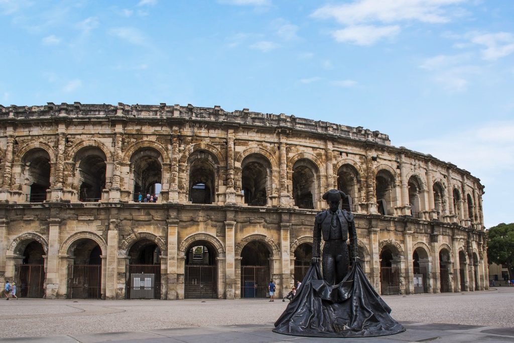 La localisation de La Passiflore, à proximité de Nîmes et de ses monuments Romains